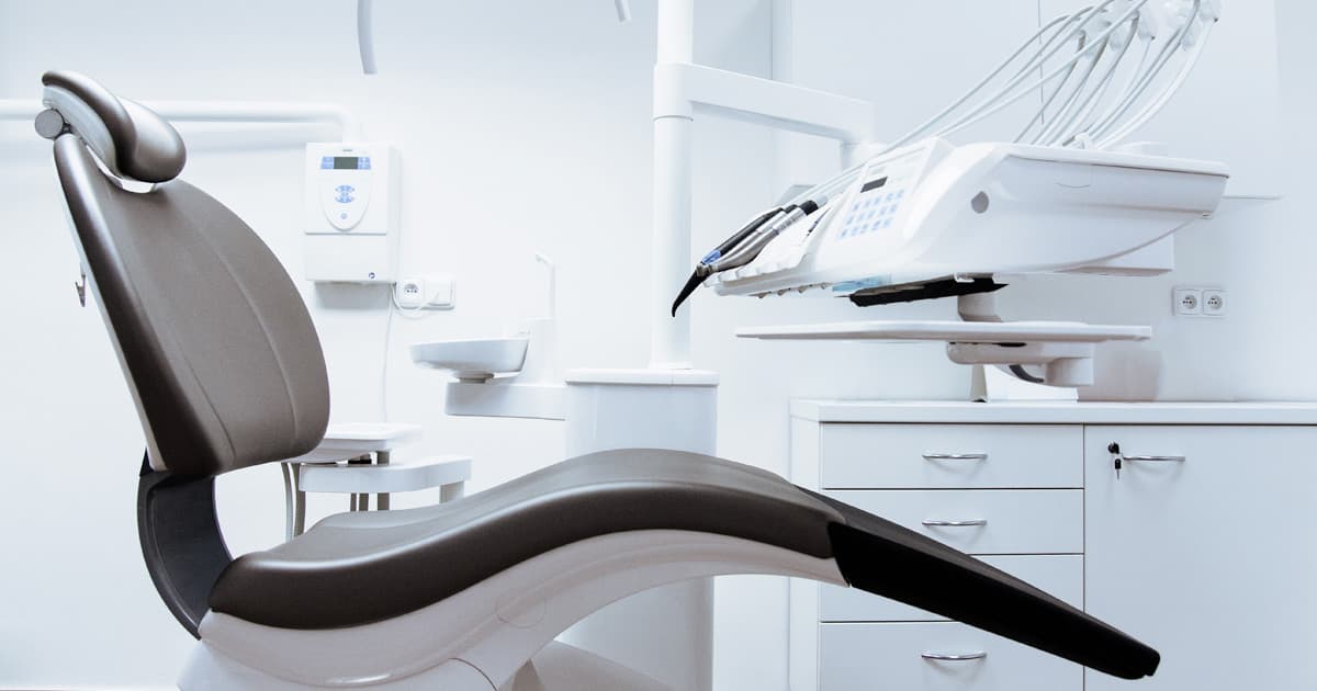 Dentists Discover Veinlite® for Dental Implants with PRF